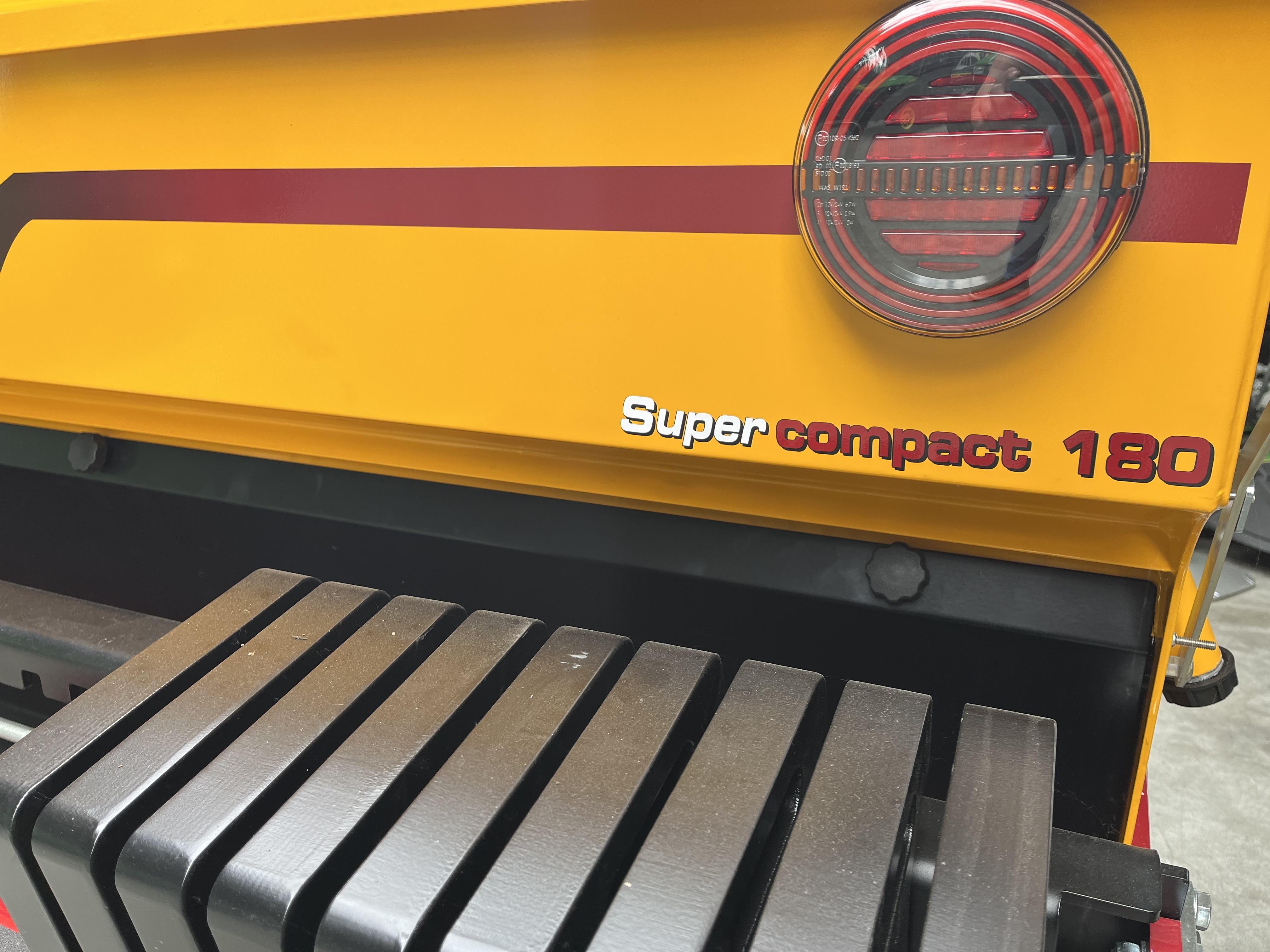 VREDO SUPER COMPACT DZ180 (HAE) #30478 - Kraakman