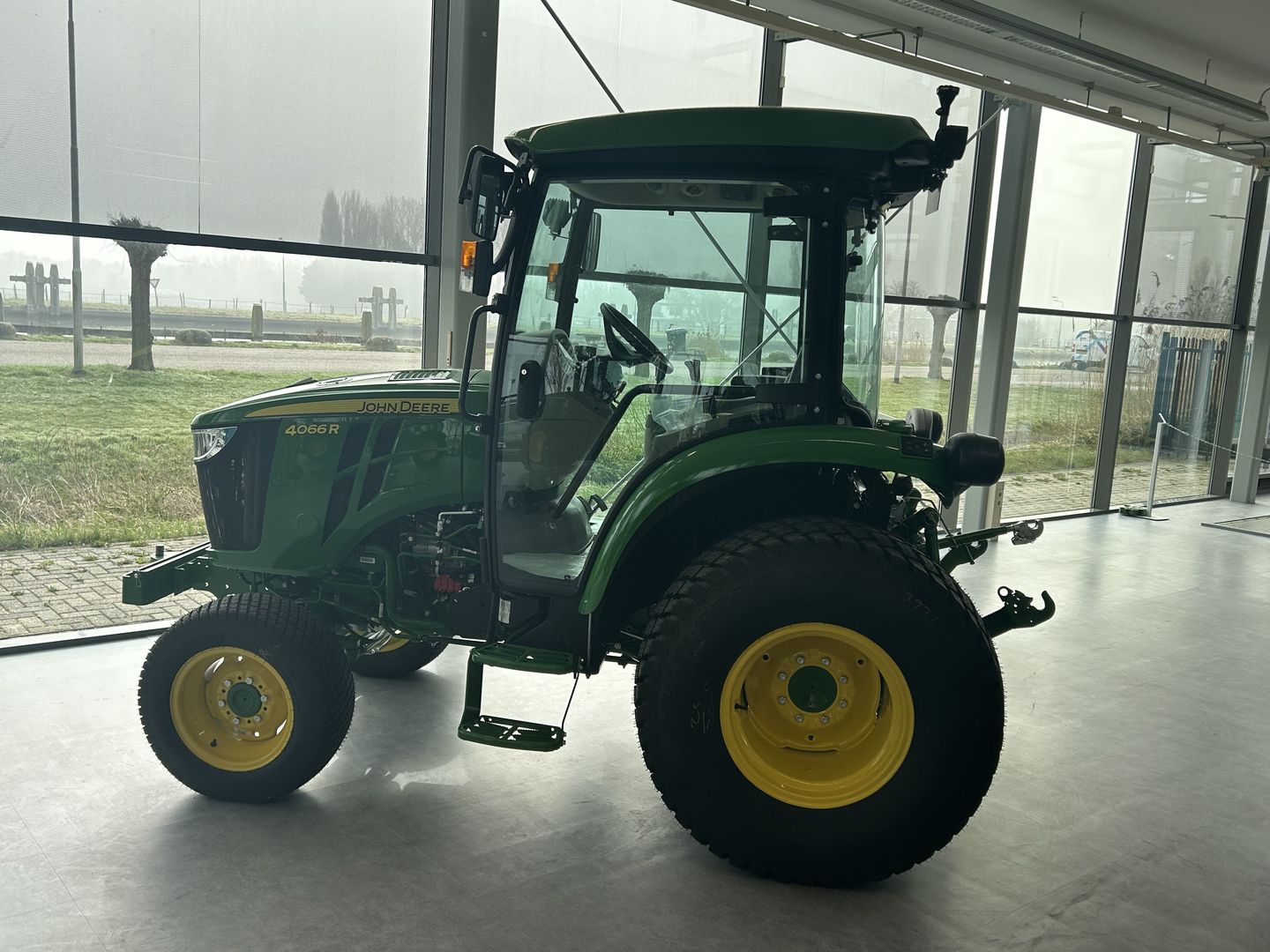 JOHN DEERE 4066R COMPACTTREKKER (HIL) #777842 - Kraakman