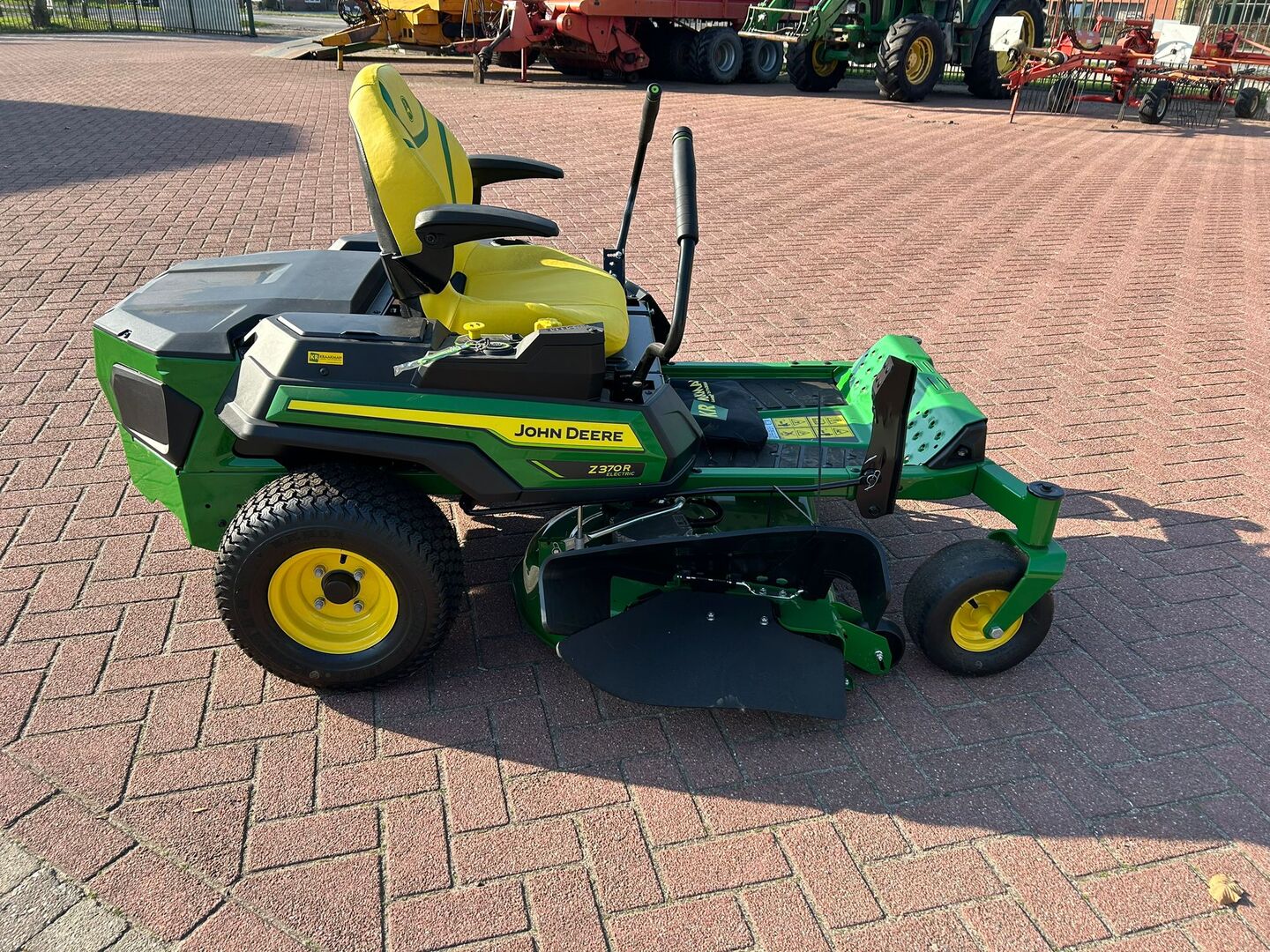 JOHN DEERE Z370R ELECTRIC ZERO TURN 42